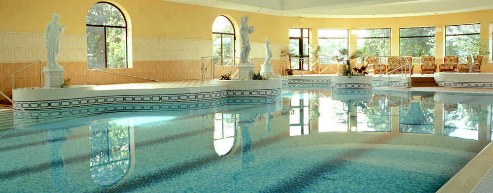 Castlecourt Hotel, Spa & Leisure Вэстпорт Экстерьер фото
