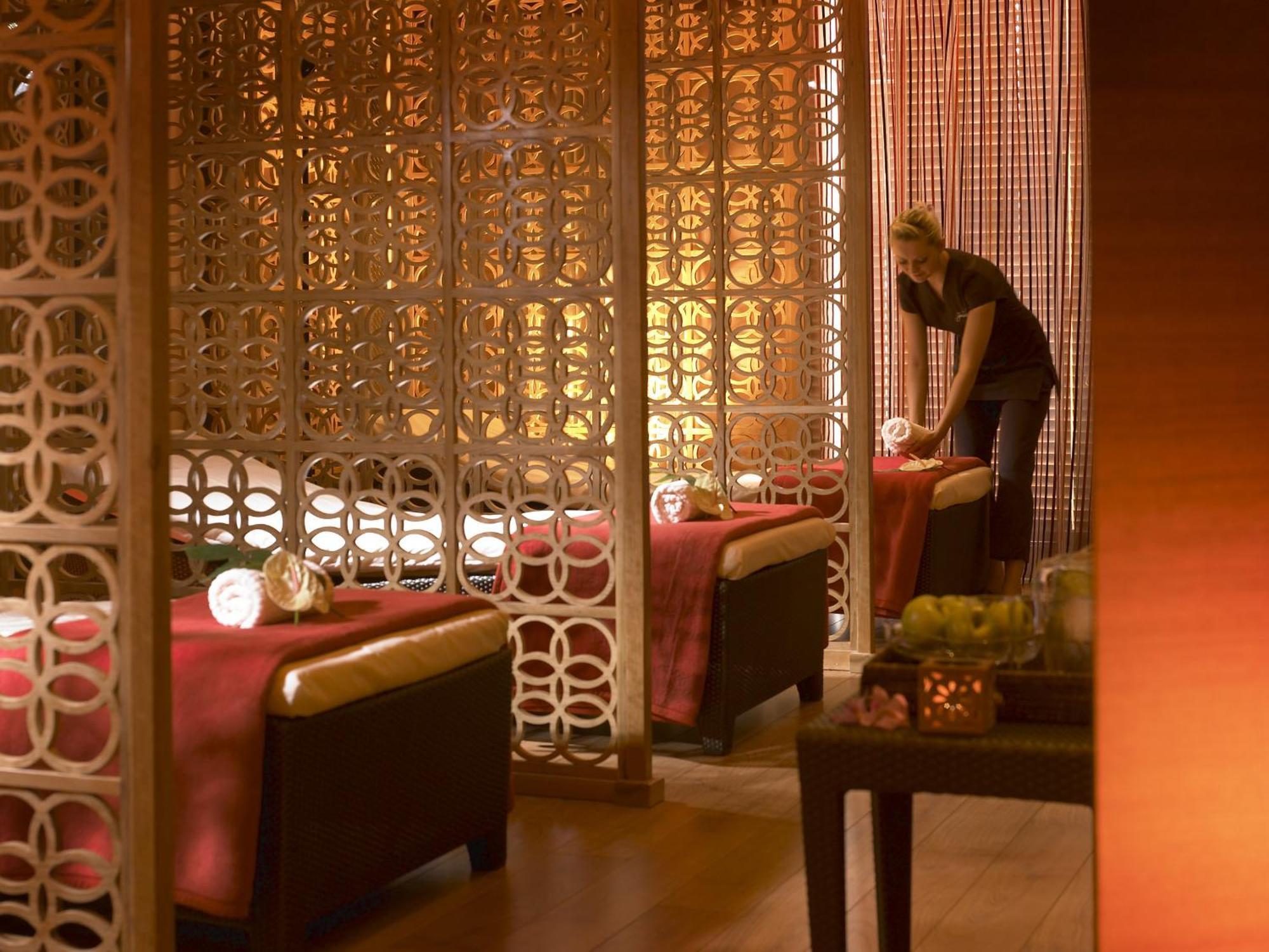 Castlecourt Hotel, Spa & Leisure Вэстпорт Экстерьер фото