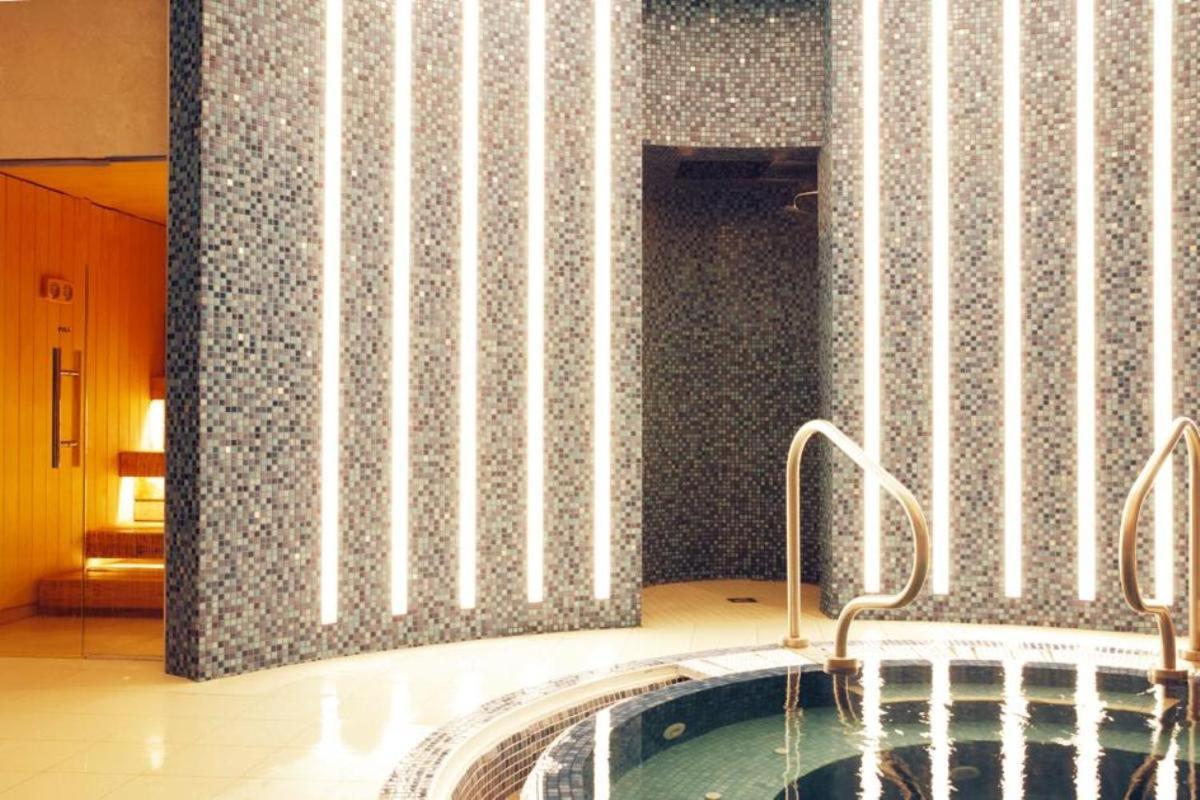 Castlecourt Hotel, Spa & Leisure Вэстпорт Экстерьер фото